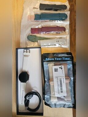 Samsung Galaxy Watch4 (Rose Gold) Bundle